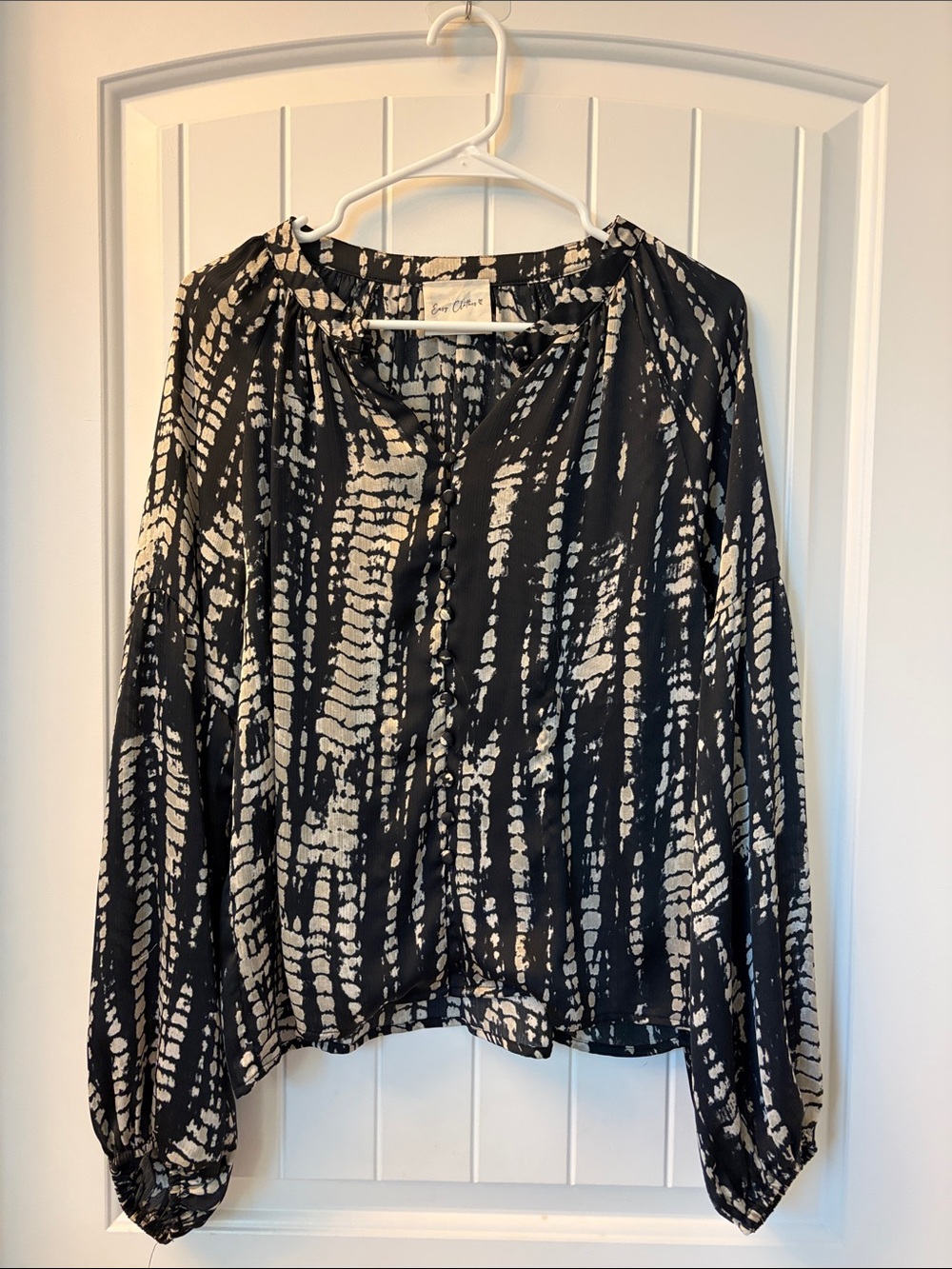 Black & White Printed Button-Front Long-Sleeve Blouse